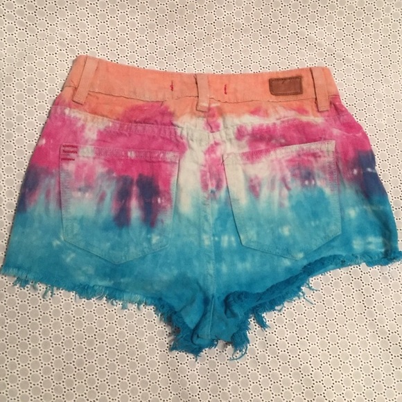 BDG UO Tie Die shorts High Waisted Cheeky - Picture 3 of 4